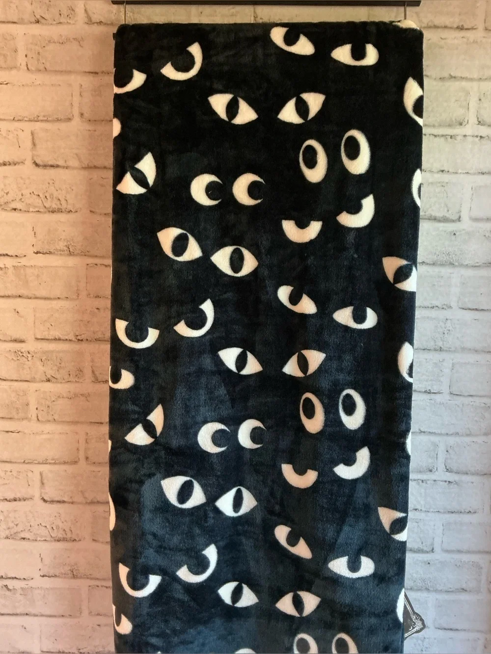 Well Dressed Home nwt black